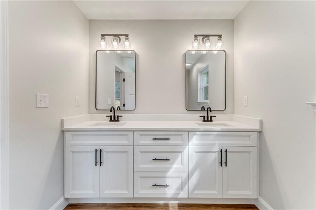 Building Photo - 22 Earls Way