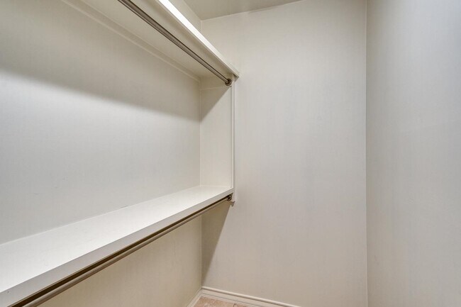 Building Photo - 301 Sunray
