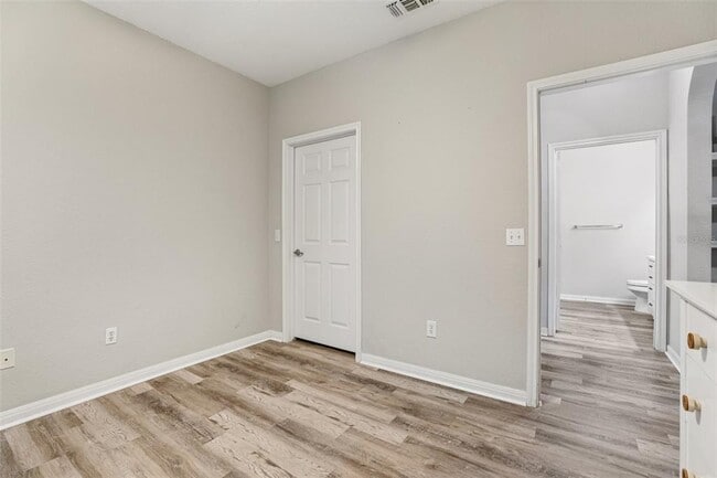 Building Photo - 860 N Orange Ave