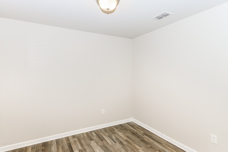 Building Photo - 1613 Pauli Dr