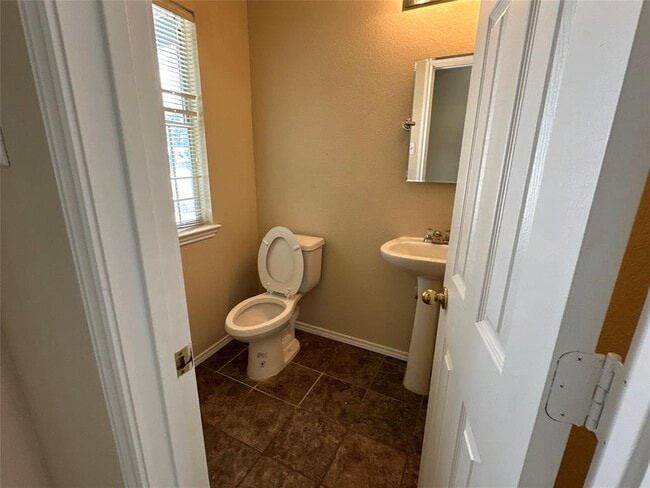 Building Photo - 2315 Bluffstone Dr