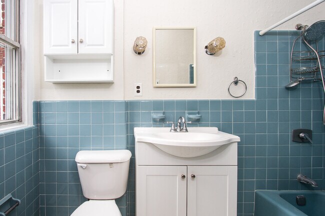 Bathroom - 400 W Hortter St