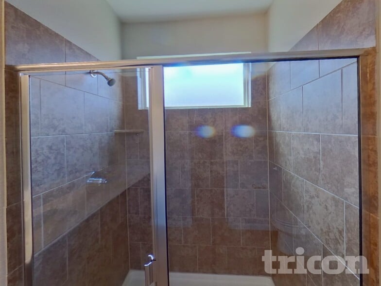 Building Photo - 423 Hayes St