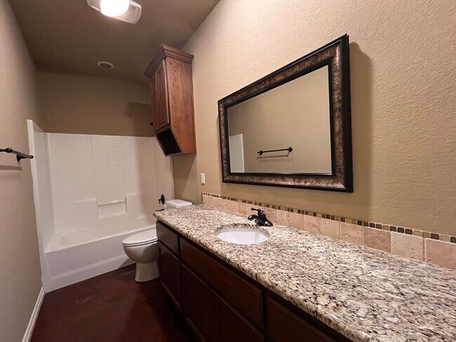 Building Photo - 3 bedroom home