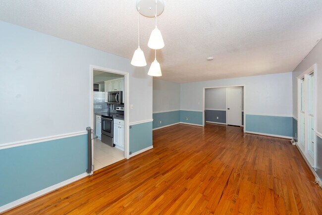 Building Photo - 3 Bedroom 2 Bath Home in Kings Grant - Sum...