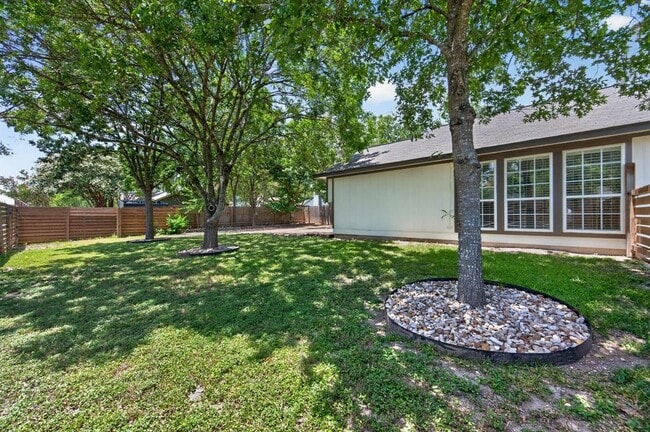 Building Photo - 801 Kavanagh Dr