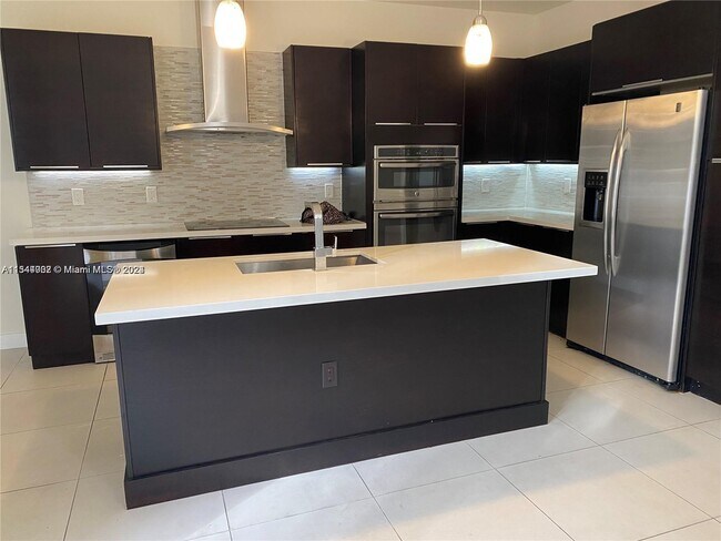 Building Photo - 6416 NW 105th Pl