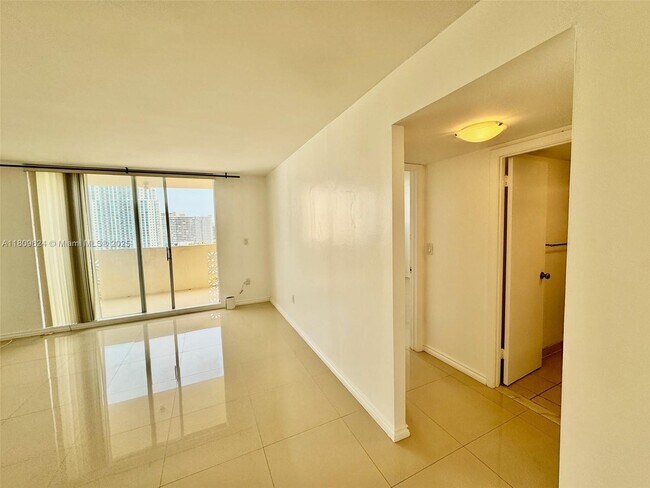 Building Photo - 1833 S Ocean Dr