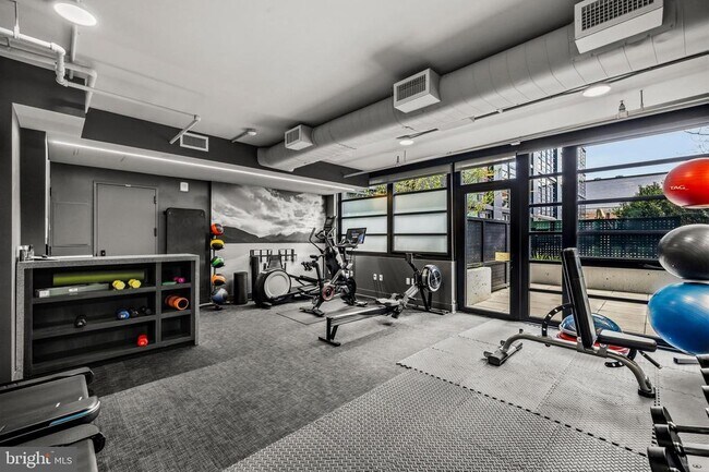 Building Photo - 1300 4th St SE