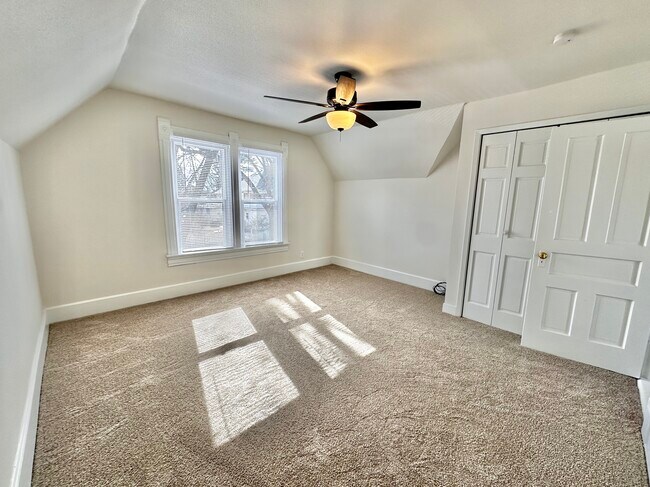 Building Photo - 1008 Giles St