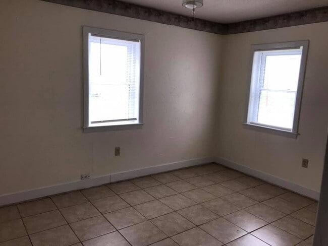 Building Photo - 2 Bedroom House for Rent