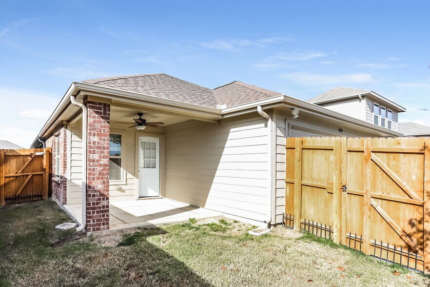 Building Photo - 8473 Blue Violet Trl