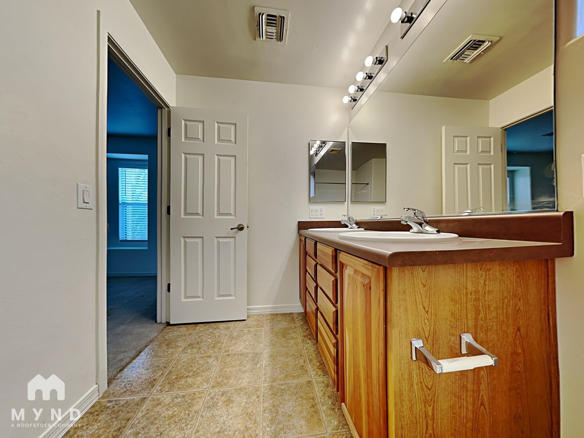 Building Photo - 7056 S GREENEYES Ln