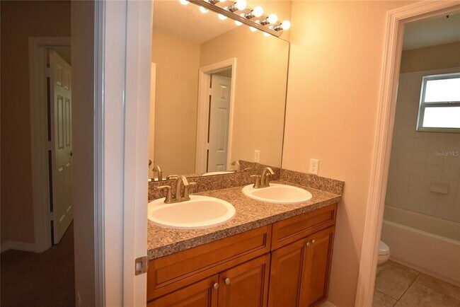 Building Photo - 527 Bristol Cir