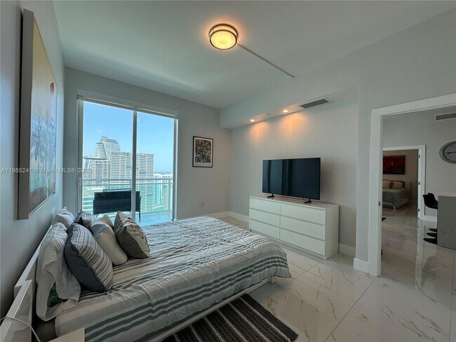 Building Photo - 950 Brickell Bay Dr