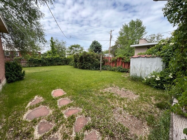 Building Photo - 3 Bed/1.5 Bath in a Cul-de-sac by Universi...