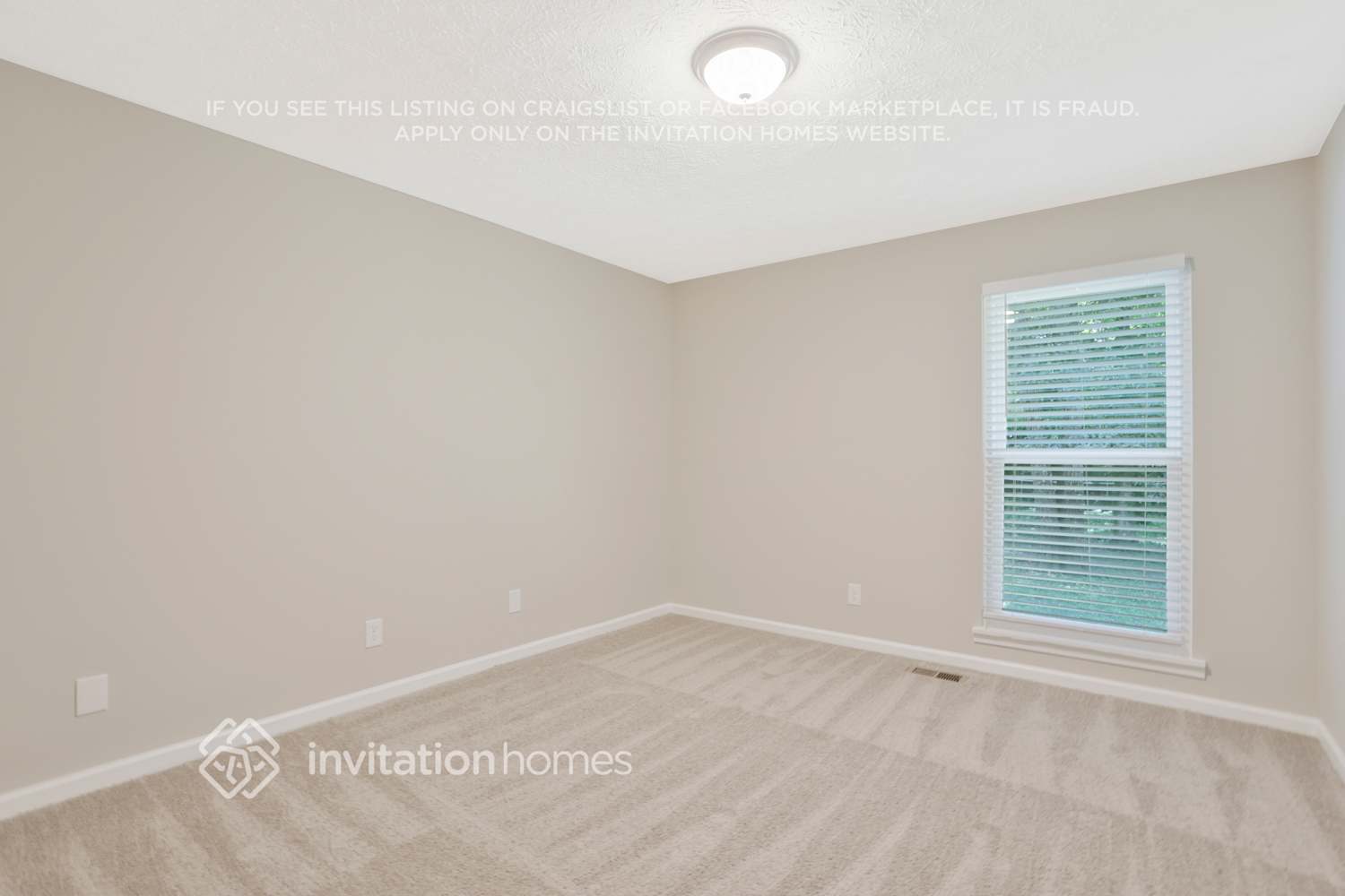 Building Photo - 5421 S Lake Dr