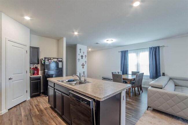 Building Photo - 298 Shiro Dr