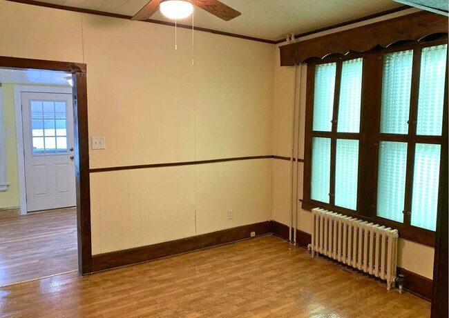 Building Photo - 3 Bedroom 1 Bath Twin in Coatesville