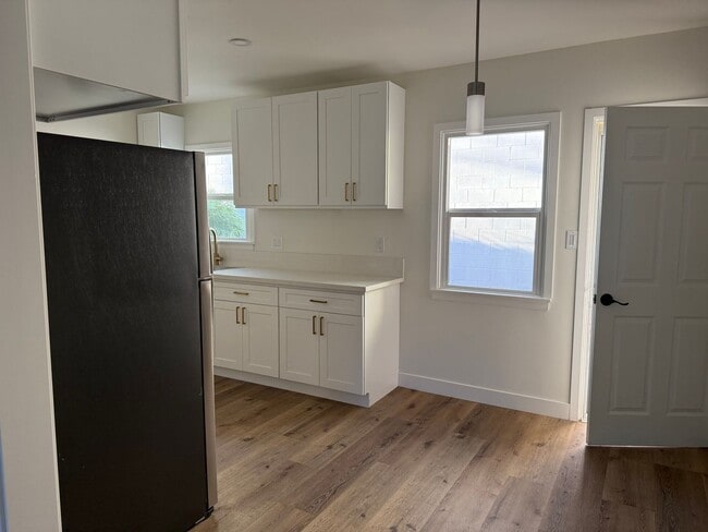 Building Photo - 415 S Main St