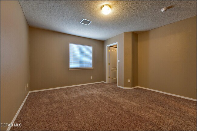 Building Photo - 3404 Blue Earth Ln