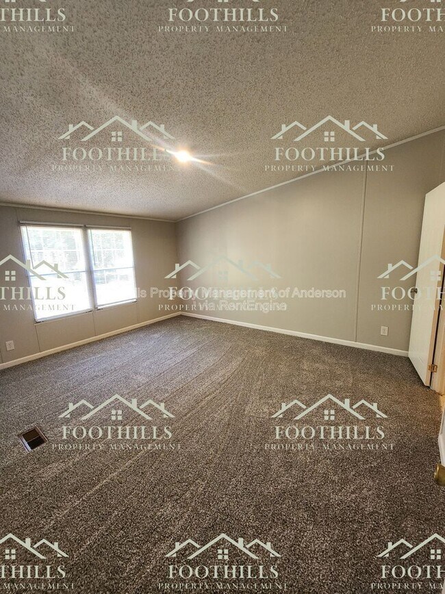Building Photo - 240 Latham Dr