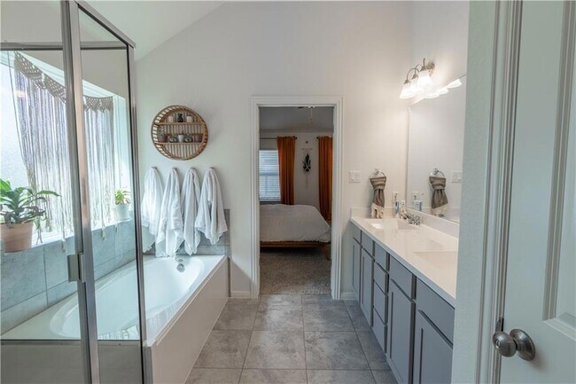 Building Photo - 104 Cascia Cir