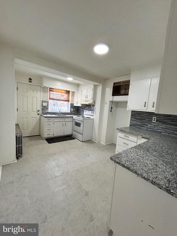 Building Photo - 5828 N American St