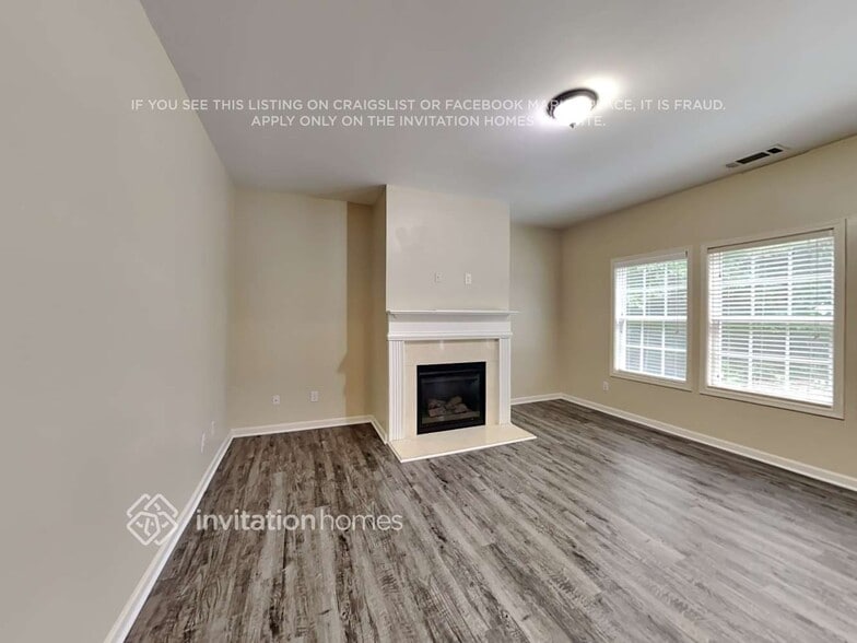 Building Photo - 2450 Freemont St