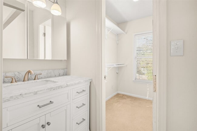 Building Photo - 5902 Hornwood Dr