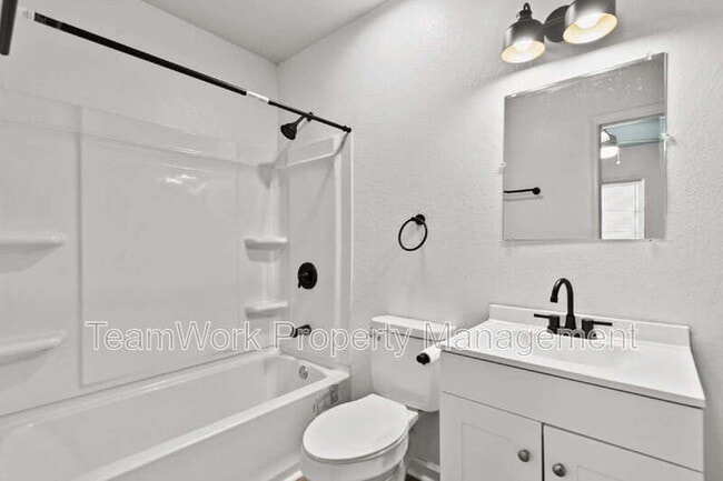 Building Photo - 3020 Azalea Dr