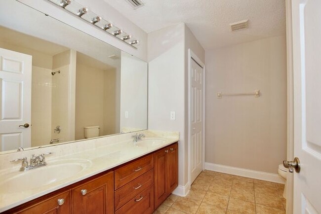 Building Photo - AGENT SHOWINGS ONLY! Stunning 3/2.5 Corner Unit Townhome with a Spacious 2 Car Garage in the Gate...