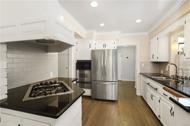 Building Photo - 5650 Heleo Ave