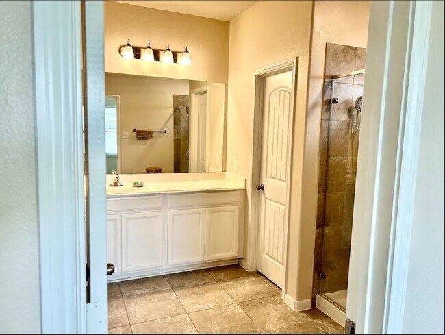 Building Photo - 21423 Holly Heights Rd