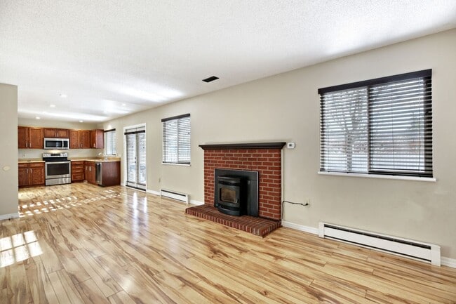 Building Photo - Beautiful Longmont Home with Modern Updates & Spacious Living. Available NOW!
