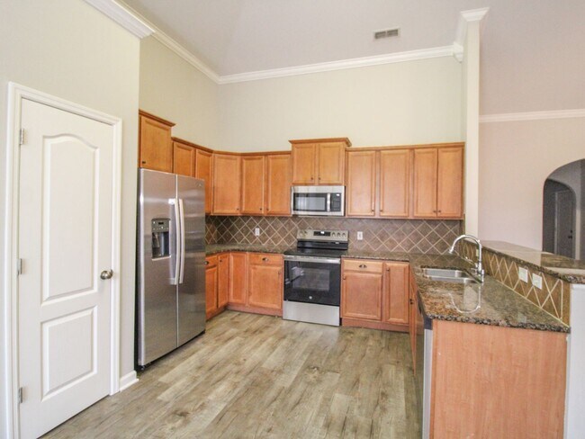 Building Photo - Gorgeous Corner-Lot Home in Canebrake Club – Lawn Care Included