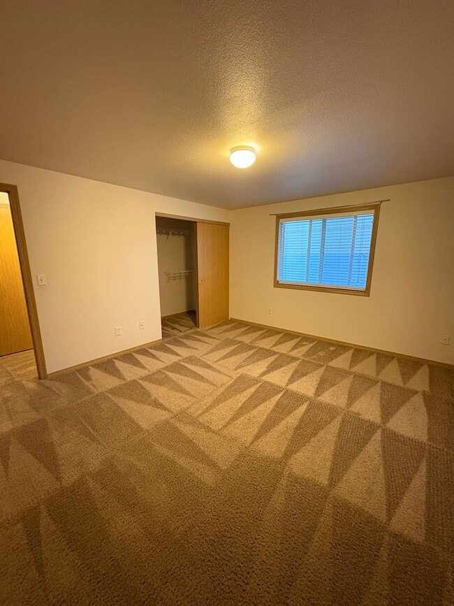 Building Photo - Home for Rent in Quincy