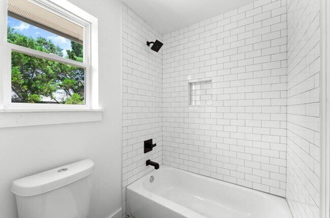 Building Photo - 5102 Moss Point