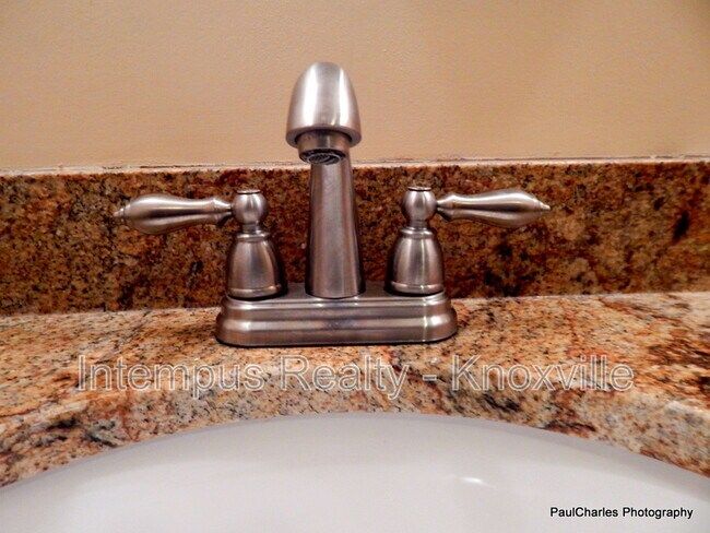 Building Photo - 402 S Gay St