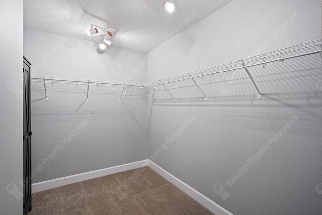 Building Photo - 3BR - 2BA Modern Living in a Quiet Cul-de-Sac