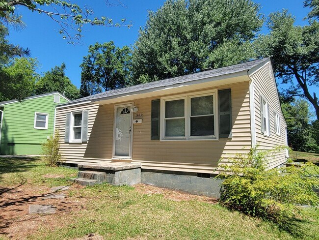 Building Photo - 2 Bedroom 1 Bathroom House