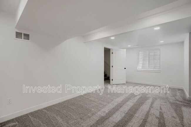Building Photo - 6473 Newcombe Ct