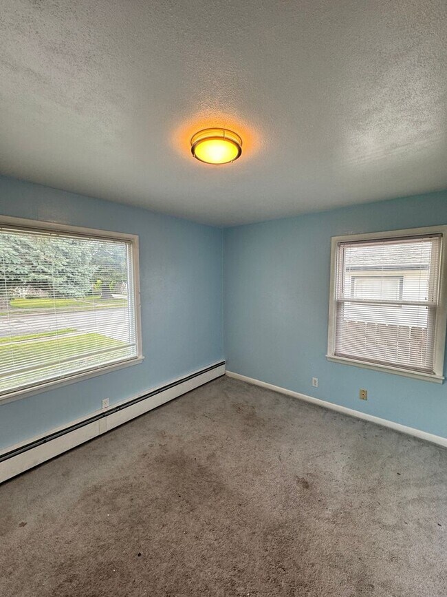 Building Photo - South Hill Cozy 3 bed 2 bath