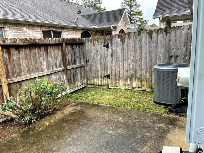 Building Photo - 12755 Mill Ridge Dr
