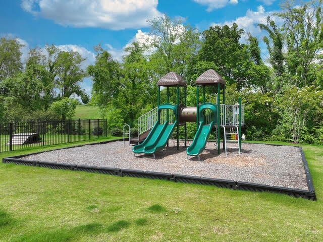 Building Photo - Like-New Modern Townhome Near Dining, Shopping, Trails & Old Hickory Lake