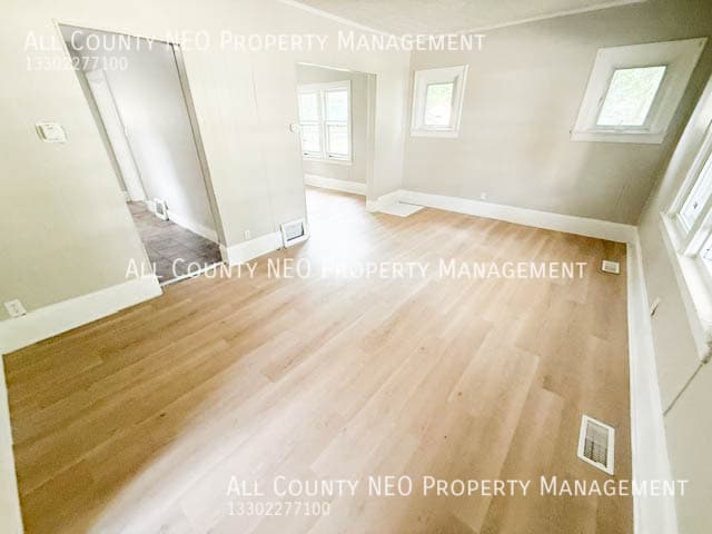 Building Photo - 380 Noble Ave