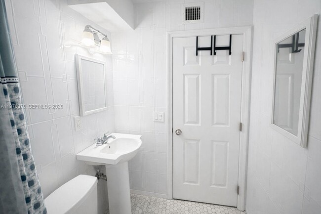 Building Photo - 30 NE 26th St