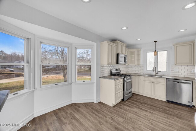 Building Photo - 107 Old Bridge Dr