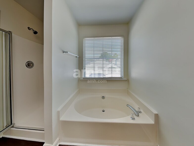 Building Photo - 3796 Windstream Way