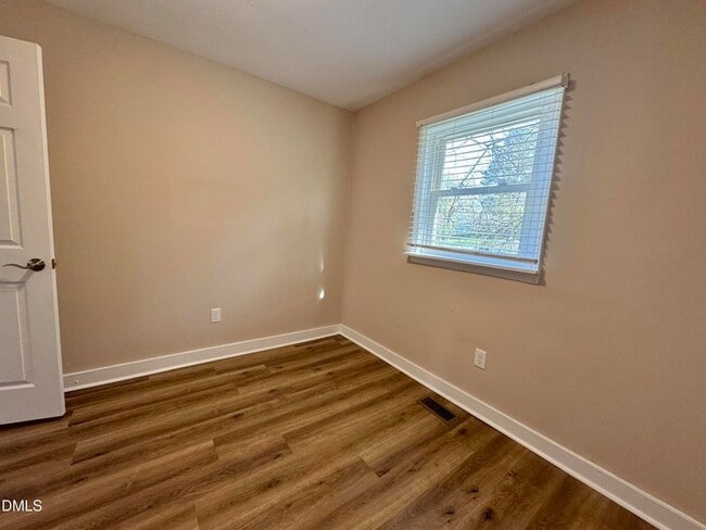 Building Photo - 52 Eastwood St